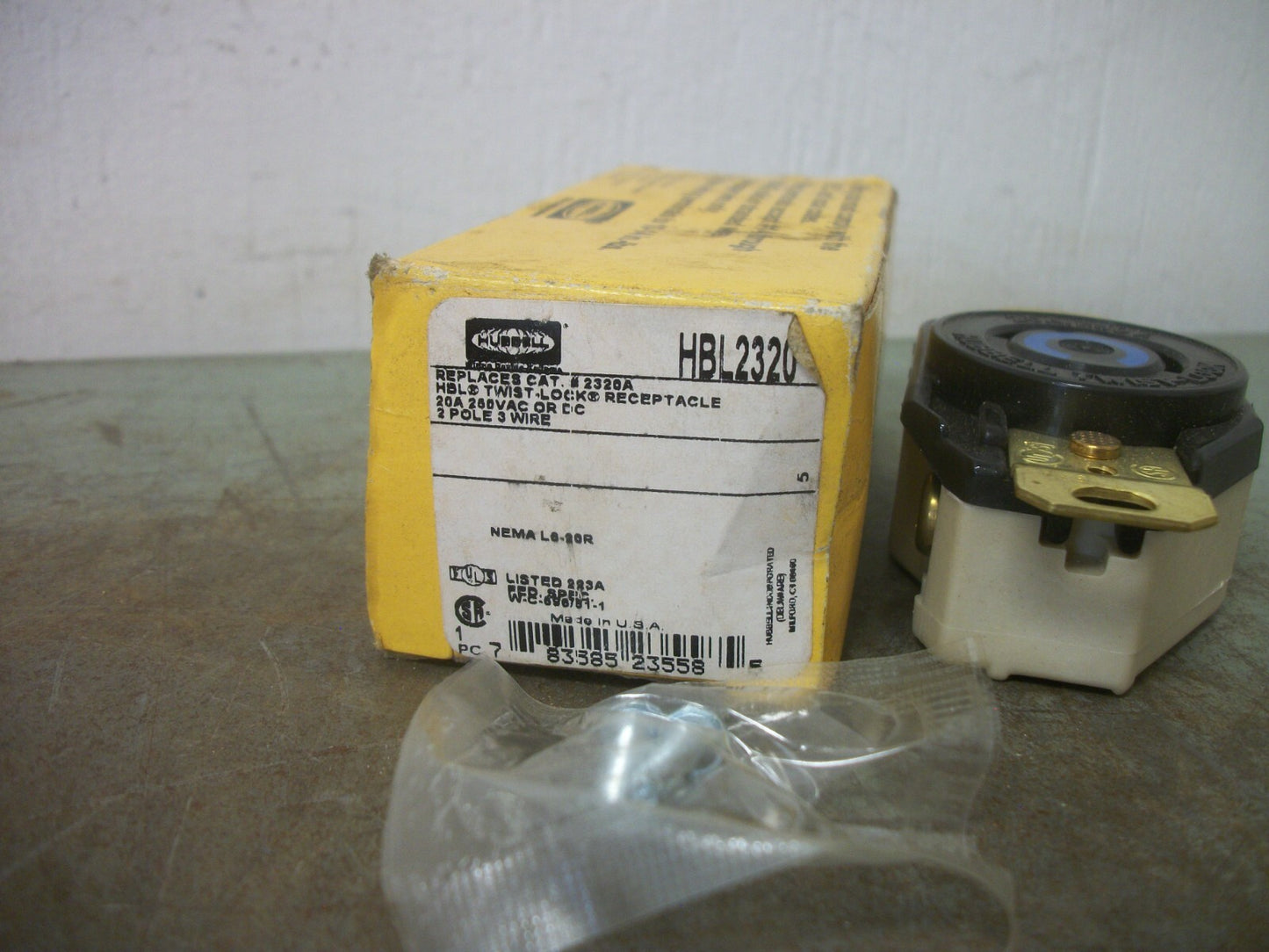 HUBBELL TWIST-LOCK RECEPTACLE HBL2320 20AMP 250VOLT 2P 3W NIB