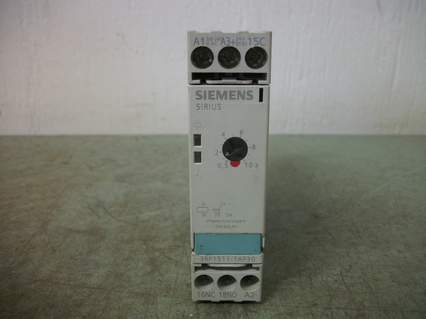 SIEMENS SIRIUS TIME DELAY RELAY 3RP1511-1AP30 0.5-10SEC