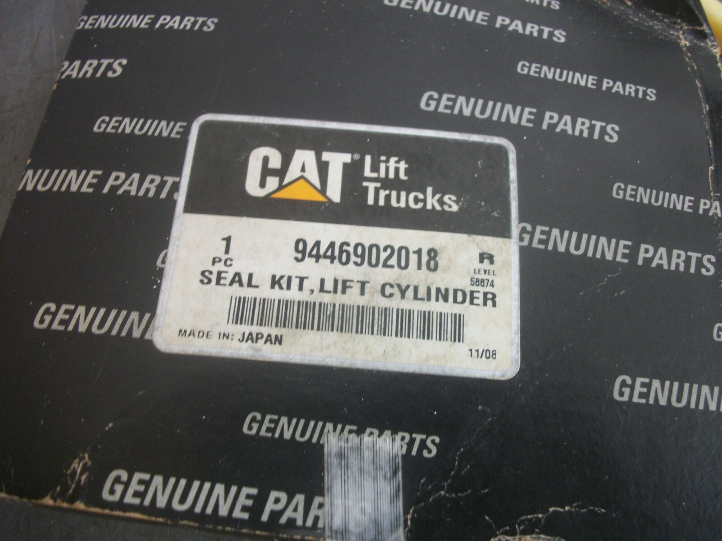 CAT LIFT CYLINDER SEAL KIT 9446902018 NIB