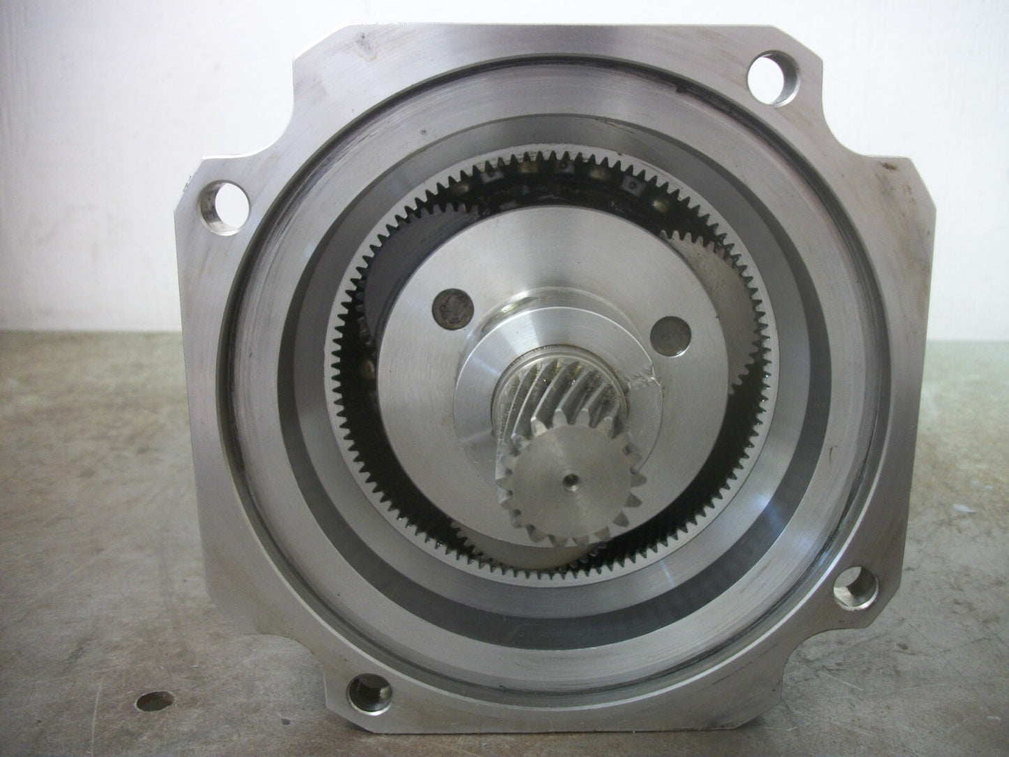 OMRON AC SERVO MOTOR R88M-W90010H-S2 200VOLT 900W 8.62N-M 7.6A 1000RPM