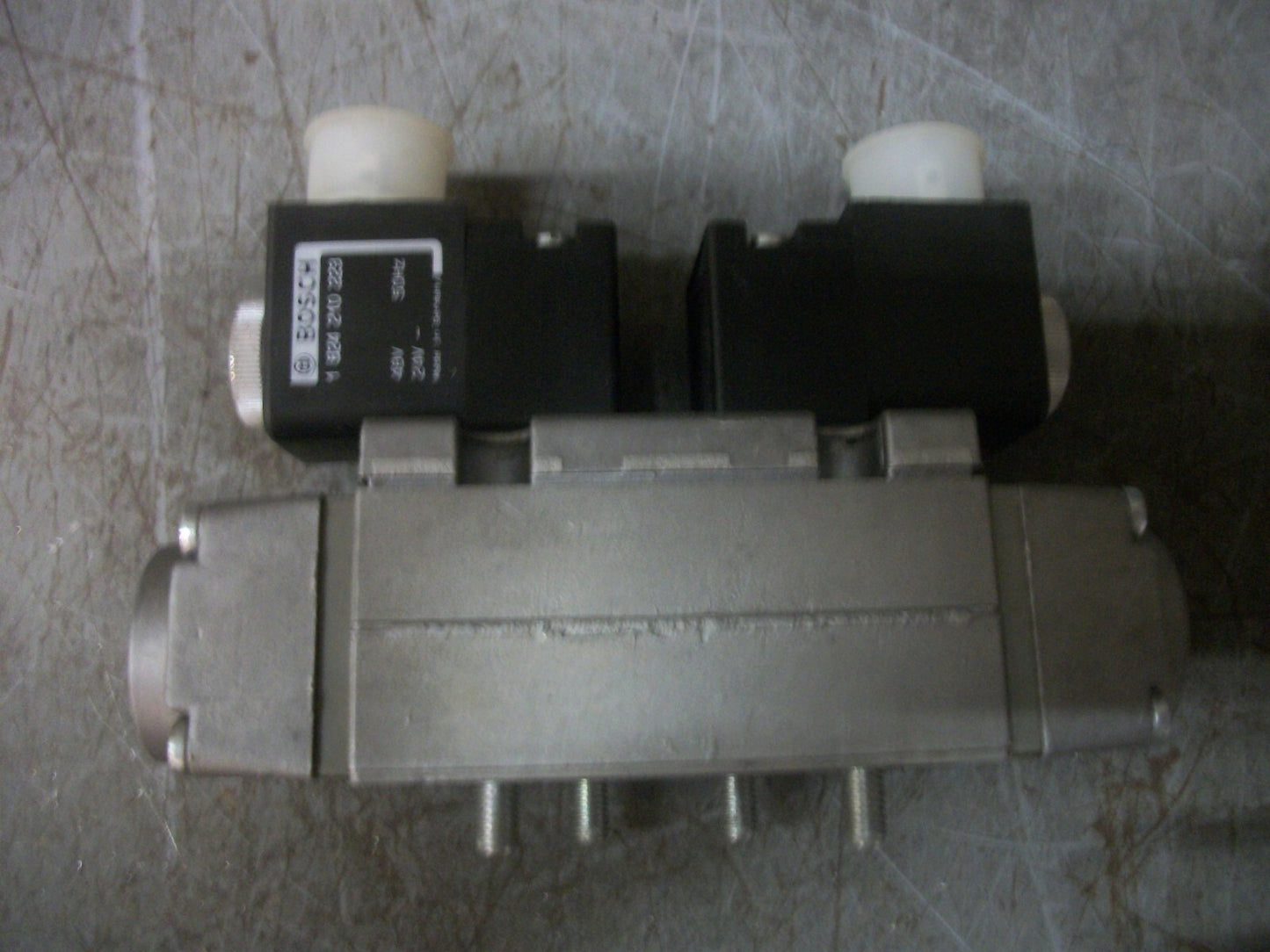 BOSCH SOLENOID CONTROL VALVE 0 820 028 026 24VCOIL NOB