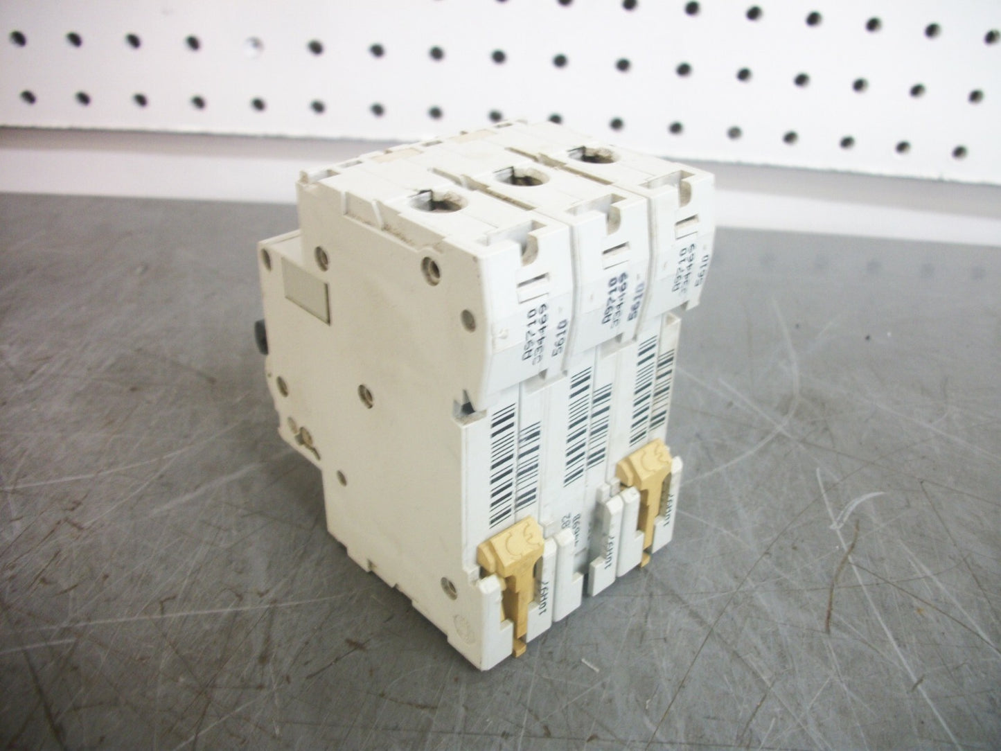 MERLIN GERIN C60N TYPE C MINI CIRCUIT BREAKER MG24469 20AMP 480VOLT 3POLE