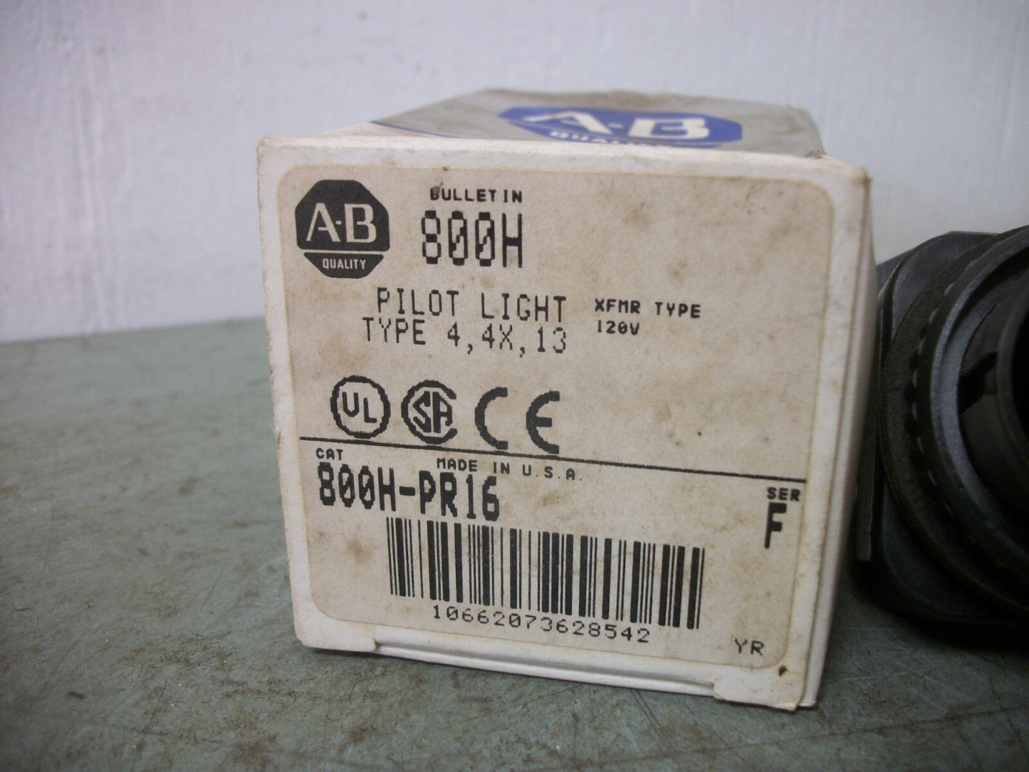 ALLEN-BRADLEY PILOT LIGHT 800H-PR16 120VOLT NIB