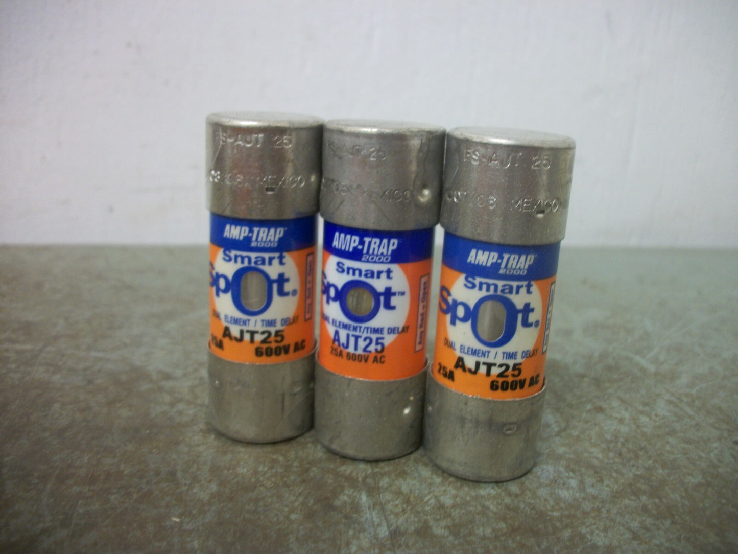 FERRAZ-SHAWMUT LOT OF 3 AMP-TRAP 2000 SMART SPOT FUSES AJT25 25AMP 600VOLT