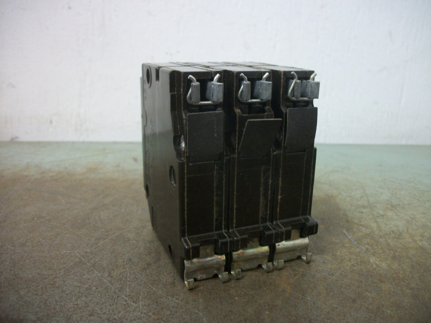 CUTLER-HAMMER CH CIRCUIT BREAKER CH315 15AMP 240VOLT 3POLE