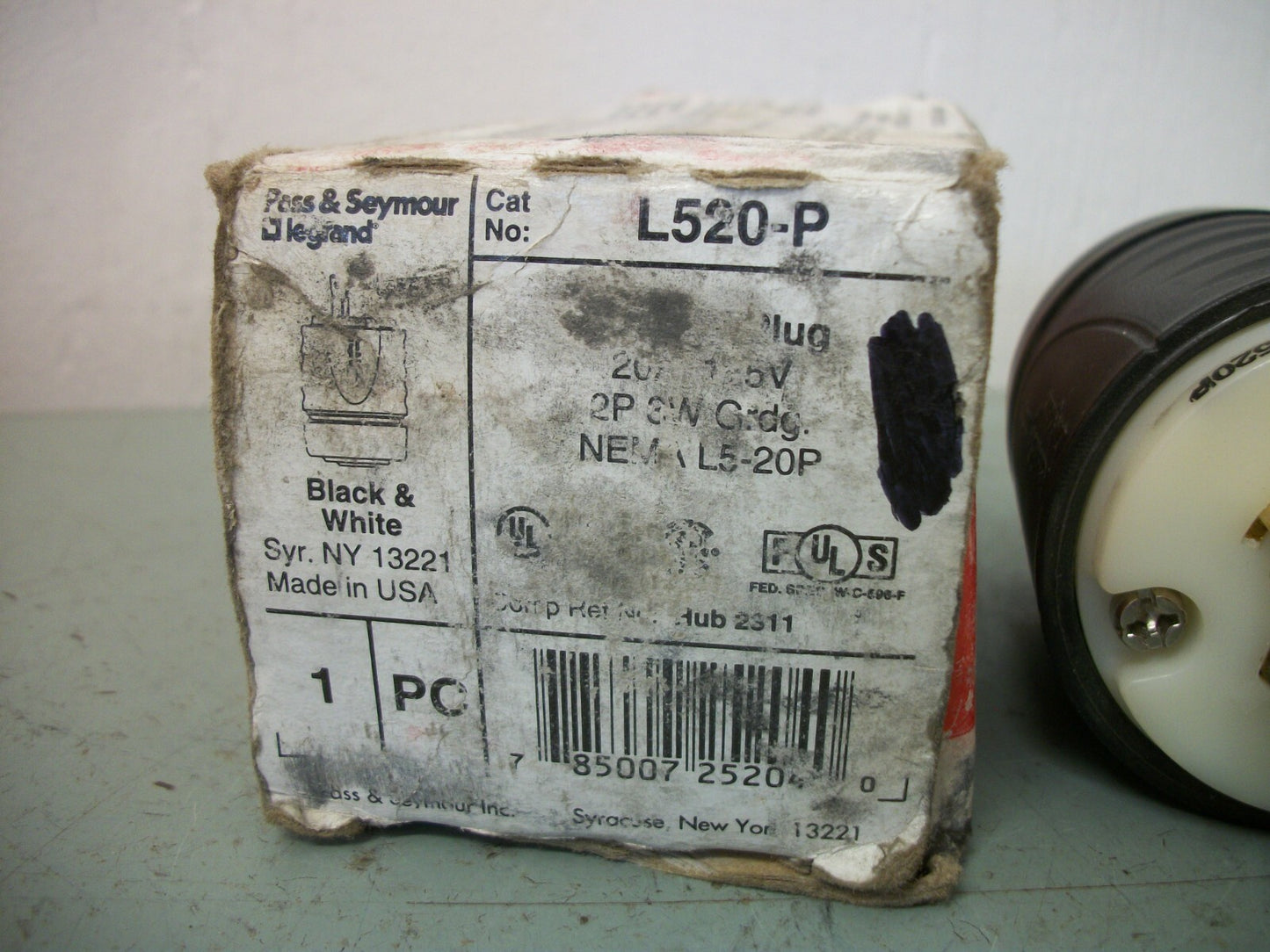 PASS & SEYMOUR TWIST LOCK PLUG L520-P 20AMP 125VOLT 2POLE 3W GRND NIB