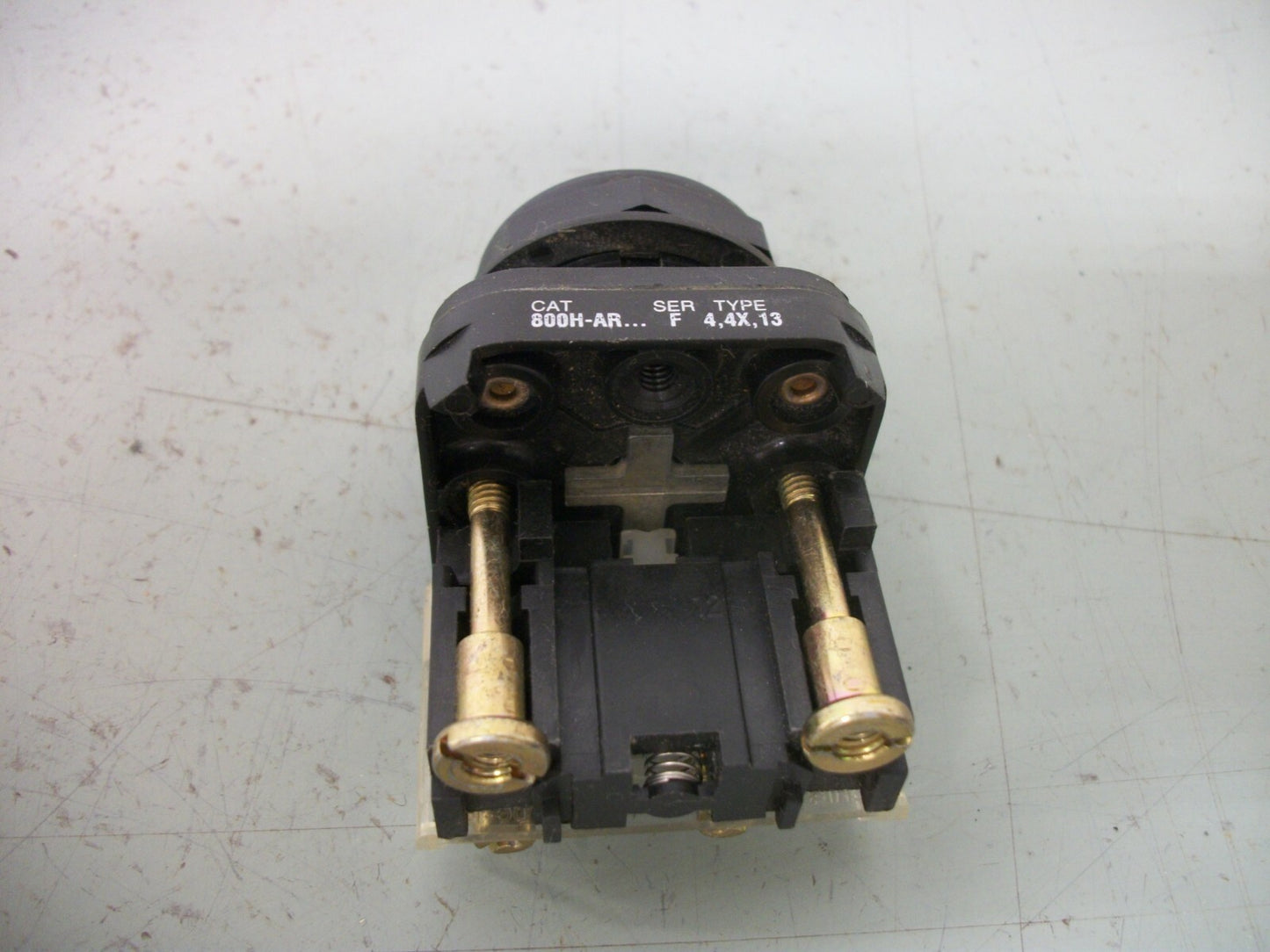 ALLEN-BRADLEY YELLOW FLUSH MOMENTARY PUSHBUTTON 800H-AR...F