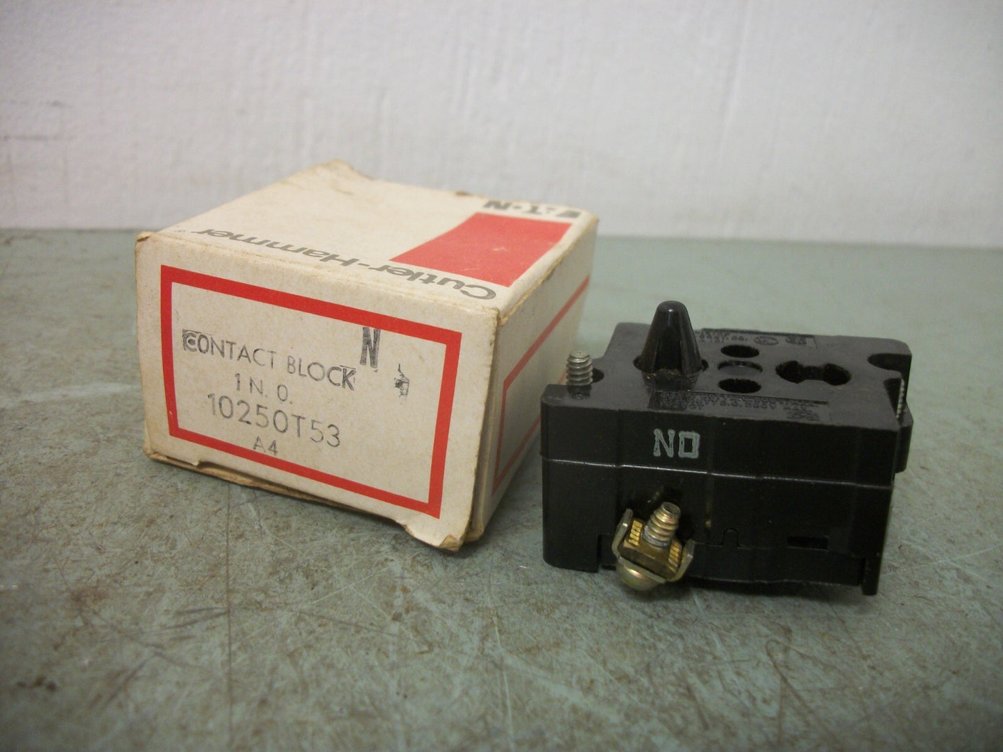 CUTLER-HAMMER N.O. CONTACT BLOCK 10250T53 NIB