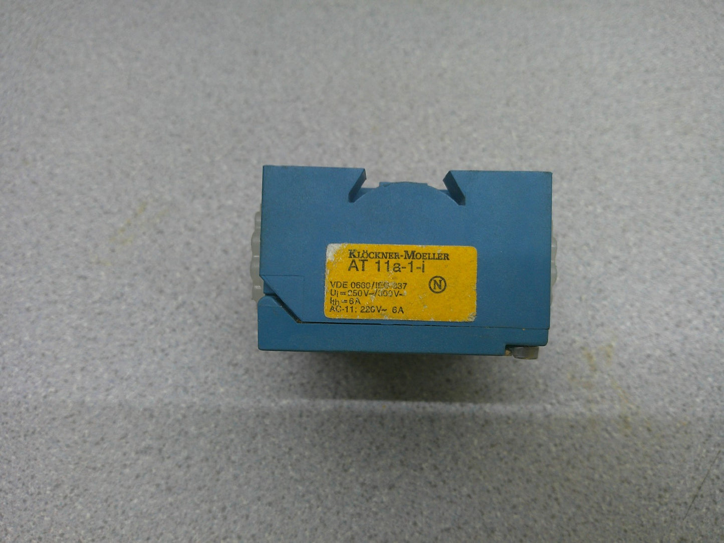 KLOCKNER-MOELLER LIMIT SWITCH AT11A-1-I 6AMP 300VOLT NOB