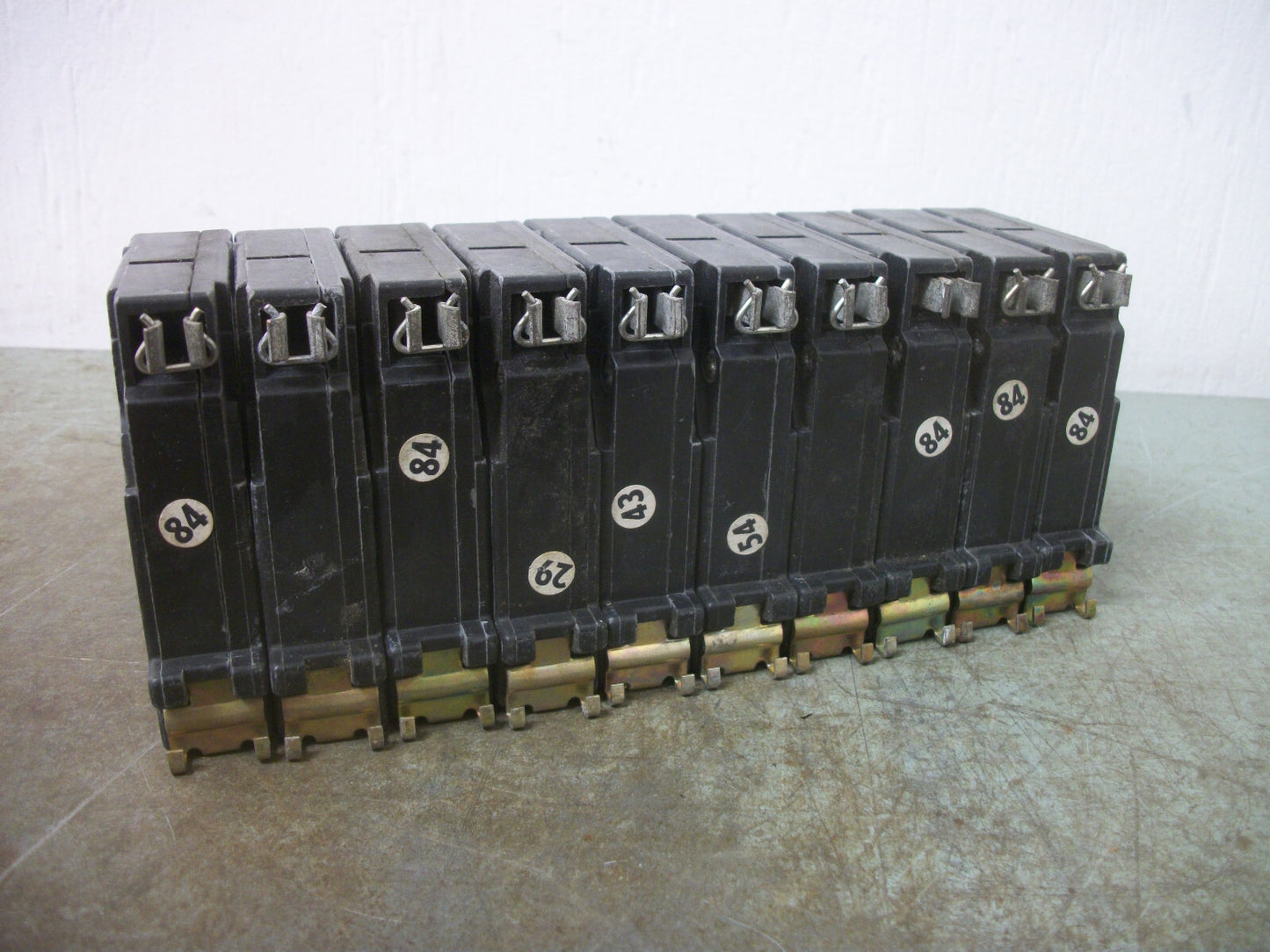 CUTLER-HAMMER LOT OF 10 CH CIRCUIT BREAKERS CH120 20AMP 240VOLT 1POLE