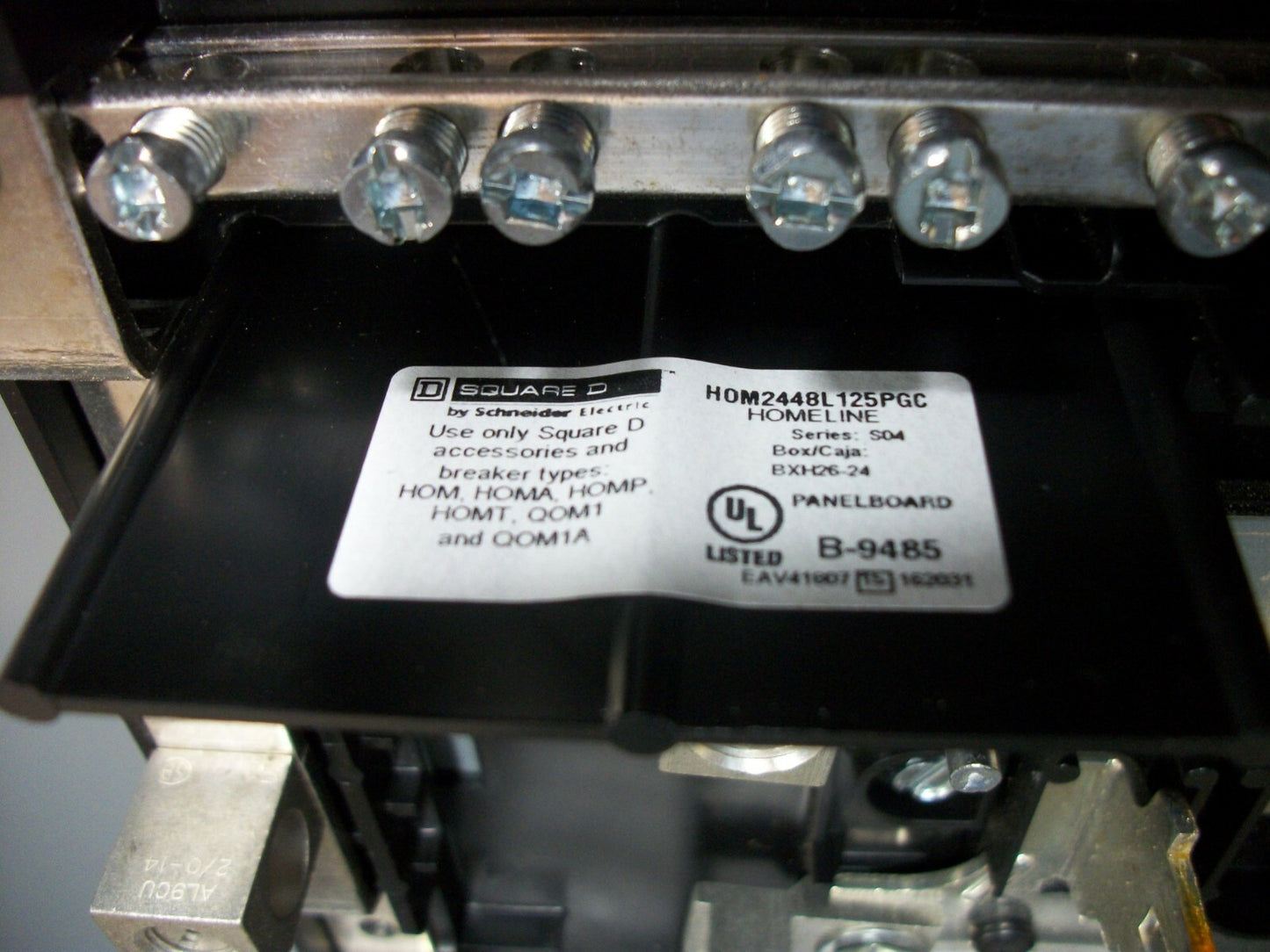 SQUARE D HOMELINE LOAD CENTER PANELBOARD TYPE 1 HOM2448L125PGC 125A 240V 1PH