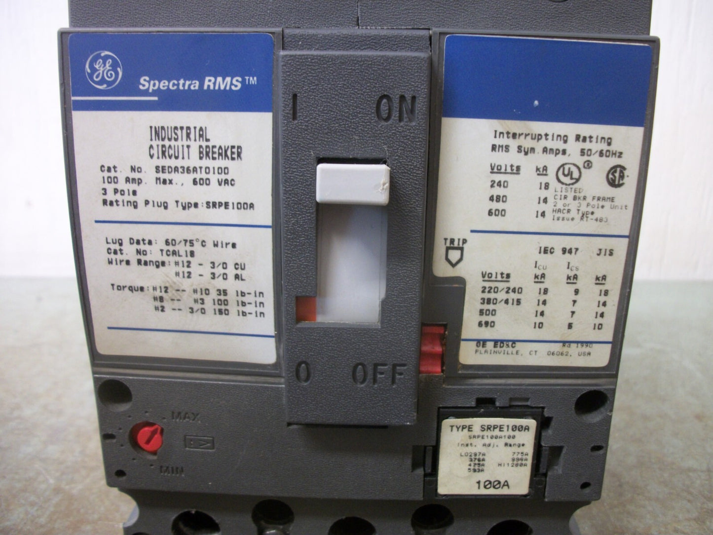 GE SPECTRA SEDA CIRCUIT BREAKER SEDA36AT0100 100AMP 600VOLT 3POLE W/100A TRIP
