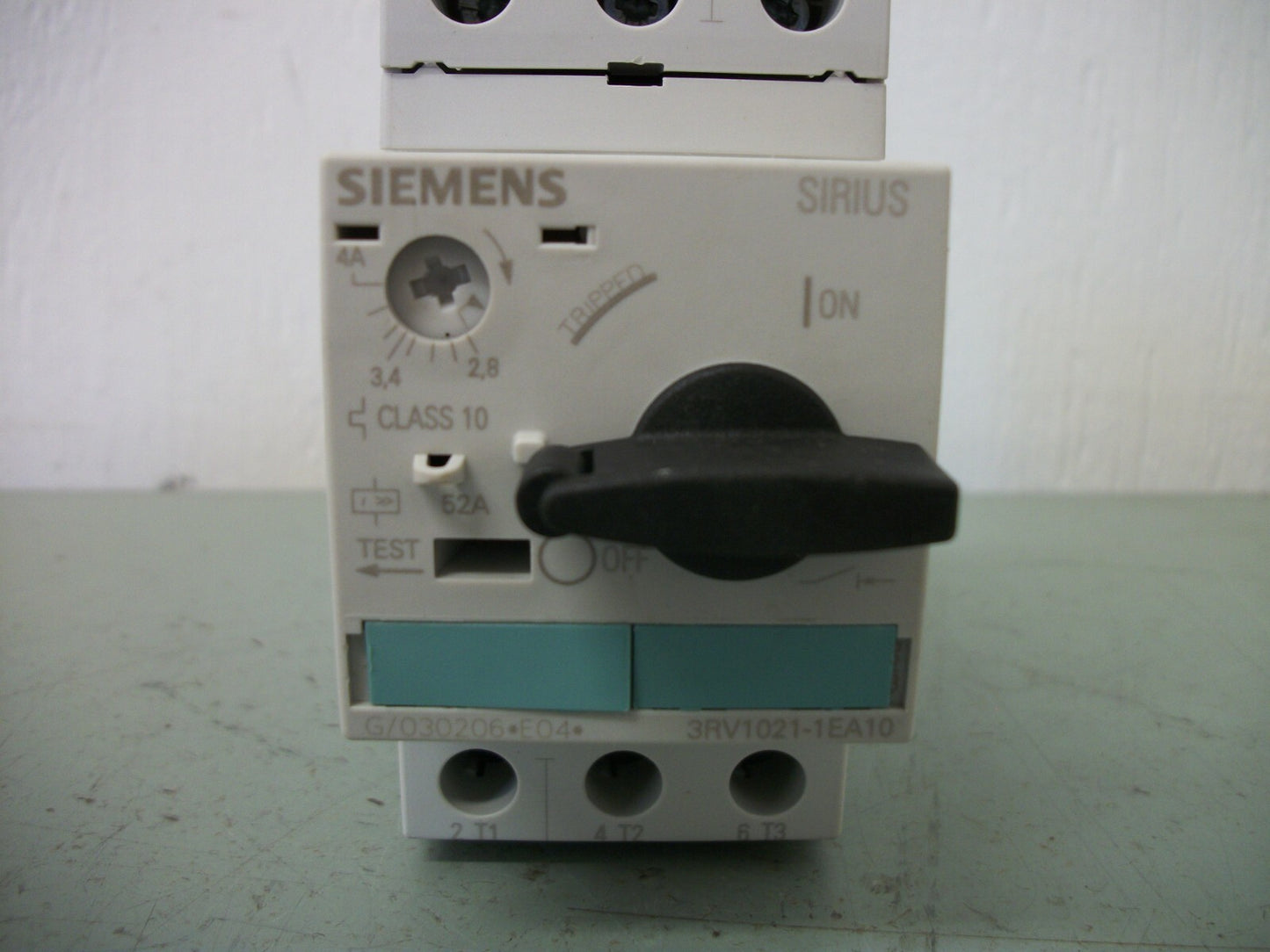 SIEMENS MOTOR CIRCUIT BREAKER 3RV1021-1EA10 2.8-4AMP