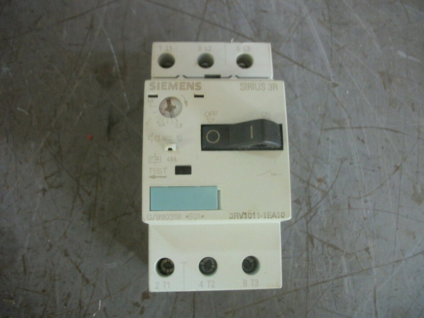 SIEMENS MOTOR CIRCUIT BREAKER 3RV1011-1EA10 2.8-4AMP 600VOLT 3POLE