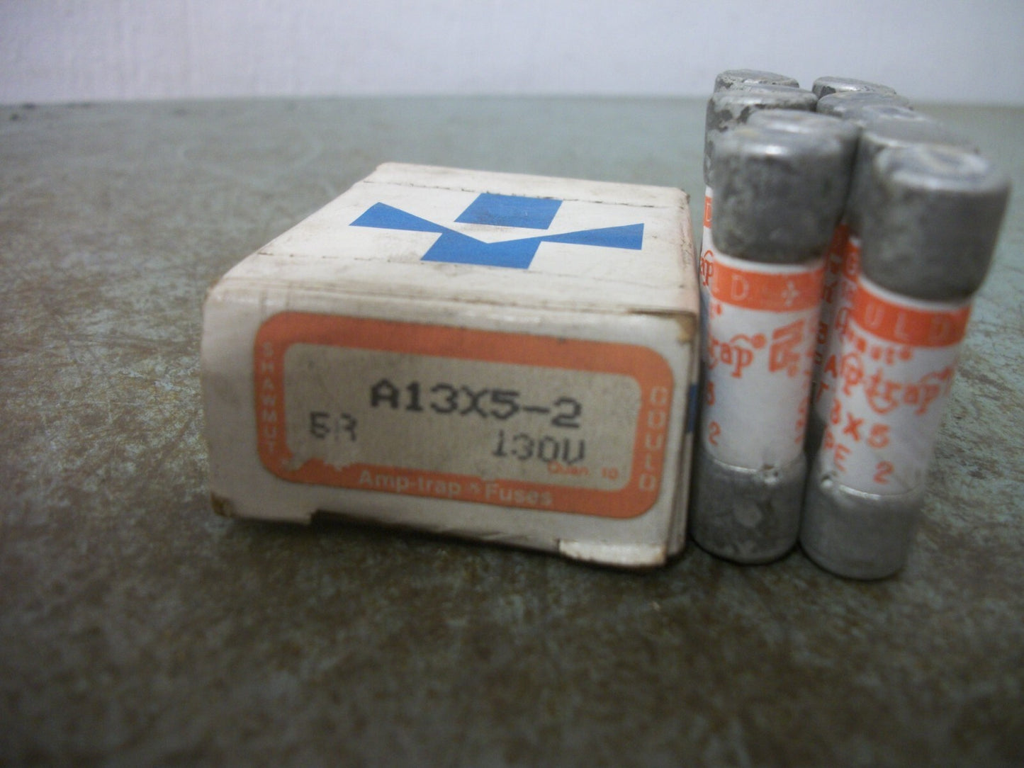 GOULD SHAWMUT BOX OF 10 TYPE 2 AMP-TRAP FUSES A13X5-2 5AMP 130VOLT NIB
