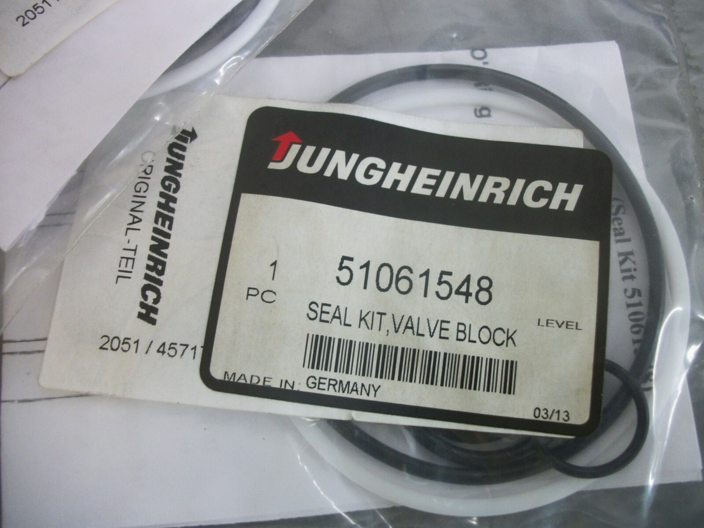 JUNGHEINRICH LOT OF 2 VALVE BLOCK SEAL KITS 51061548 NEW