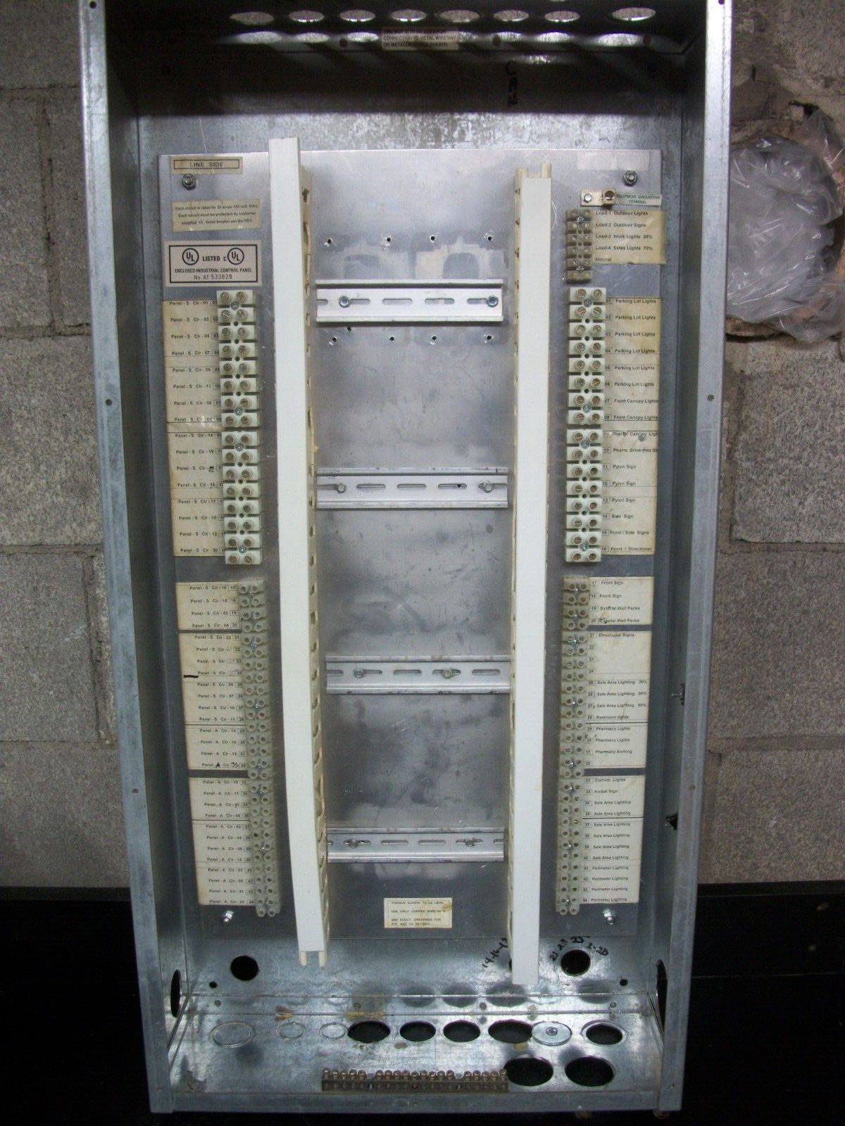 GENERIC 36X18X6 ENCLOSURE