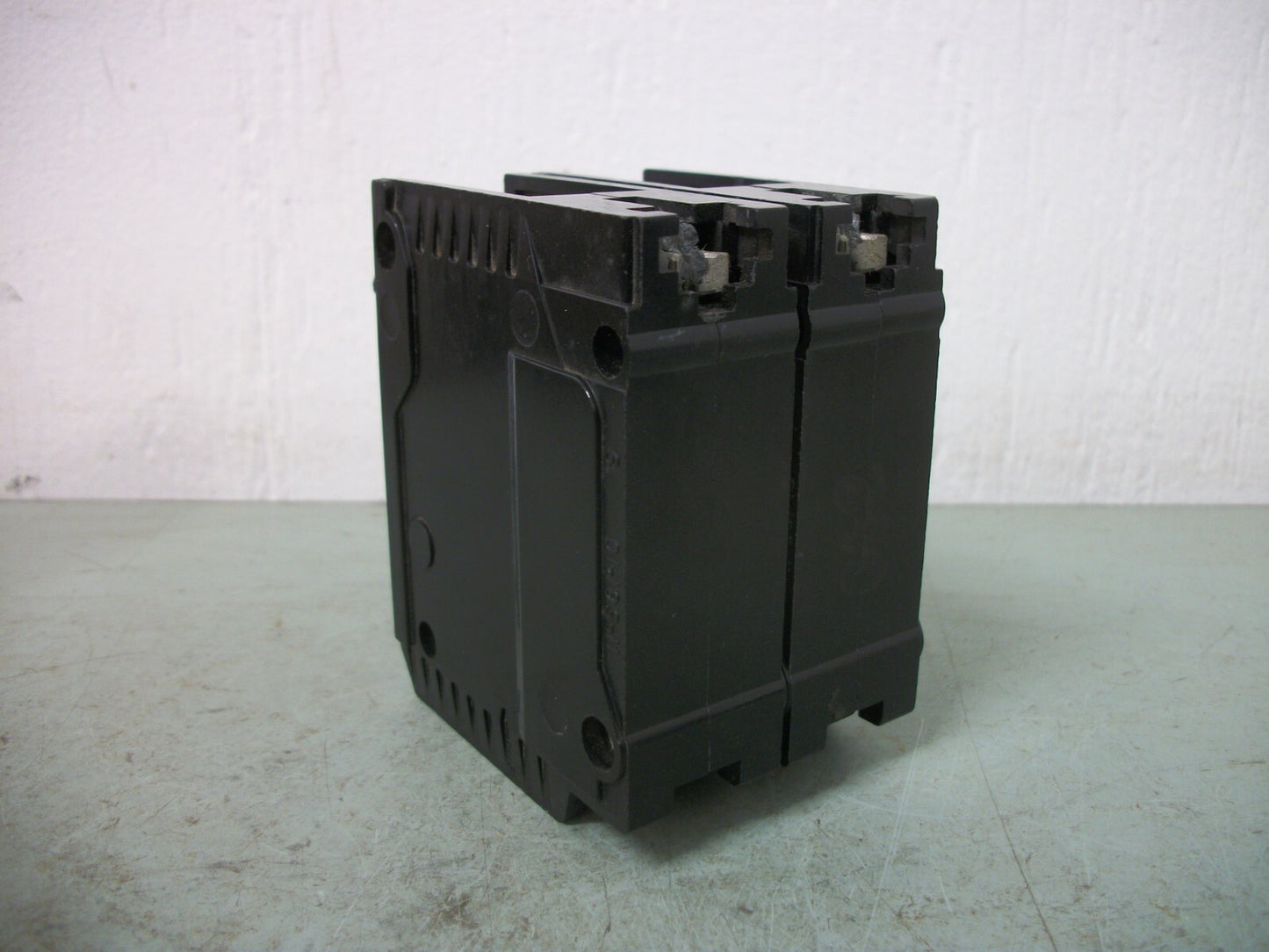 GTE SYLVANIA TYPE C CIRCUIT BREAKER C240 40AMP 240VOLT 2POLE