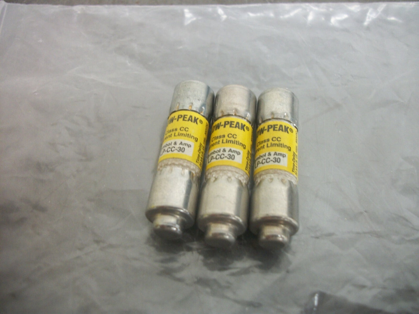 BUSSMANN LOT OF 3 LOW-PEAK FUSES LP-CC-30 30AMP 600VOLT NOB