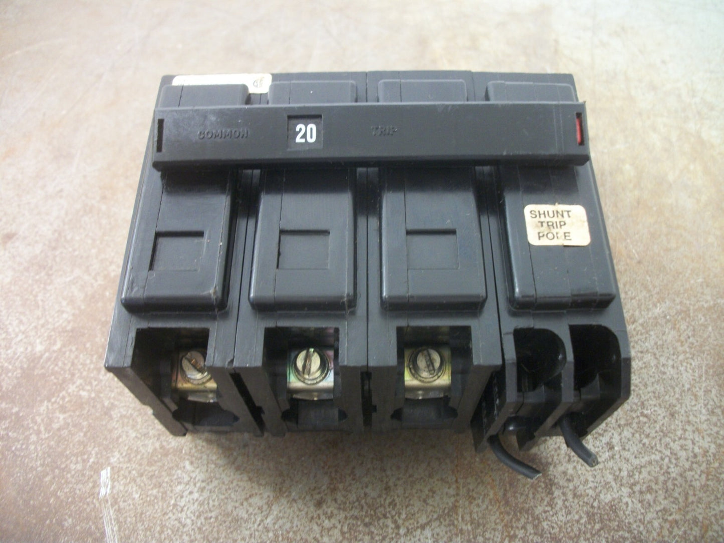 CUTLER-HAMMER BA CIRCUIT BREAKER BAB3020HS 20AMP 240VOLT 3POLE W/SHUNT