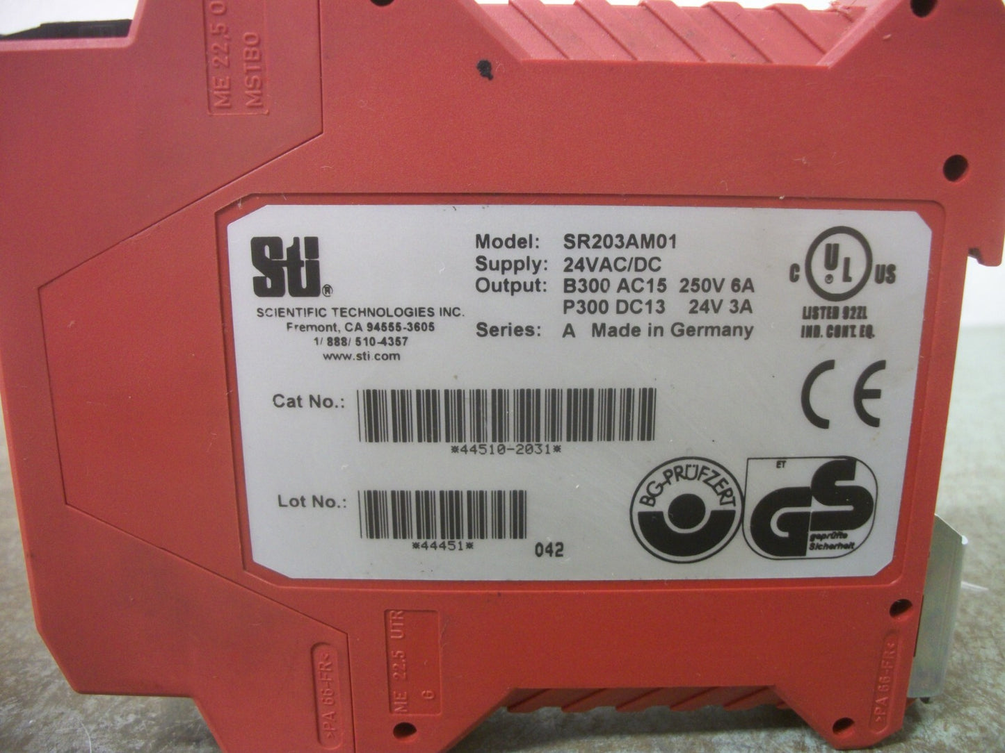 STI SR203AM01 SAFETY RELAY 44510-2031