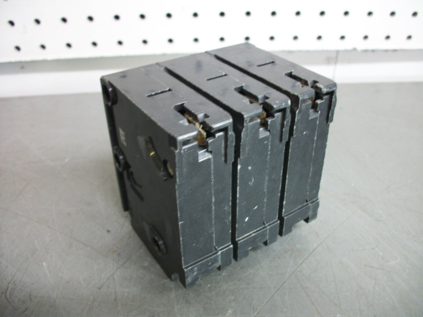 CROUSE-HINDS MP-T CIRCUIT BREAKER MP330 30AMP 240VOLT 3POLE