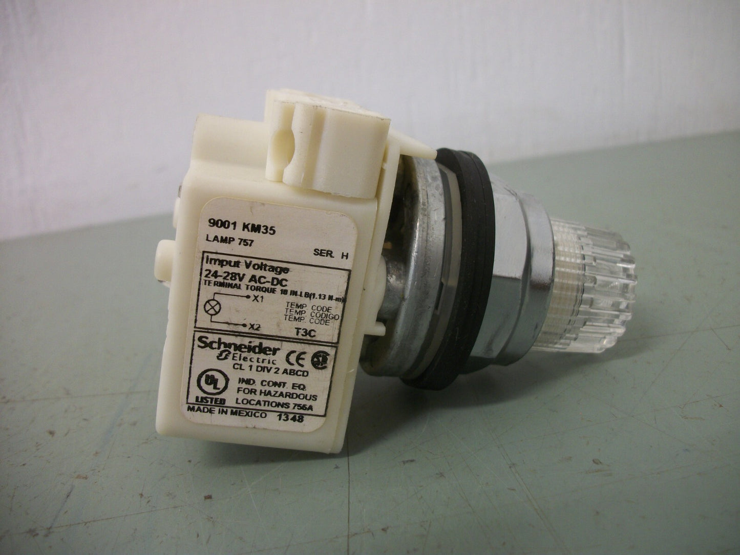 SQUARE D CLEAR ILLUMINATED MOMENTARY PUSHBUTTON 9001KM35 24-28VOLT