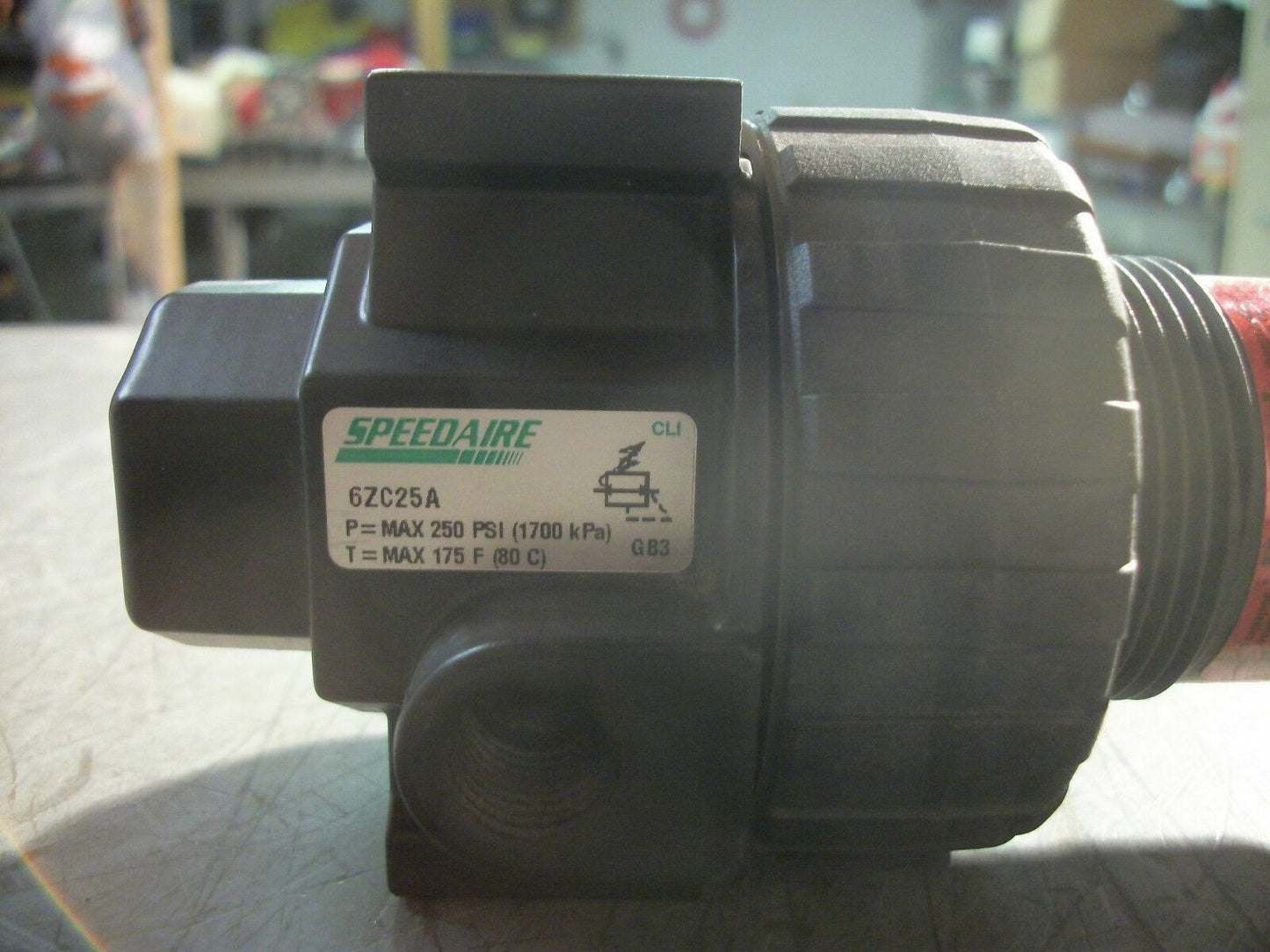 SPEEDAIRE 1/4 PNEUMATIC REGULATOR 6ZC25A 250PSI NOB
