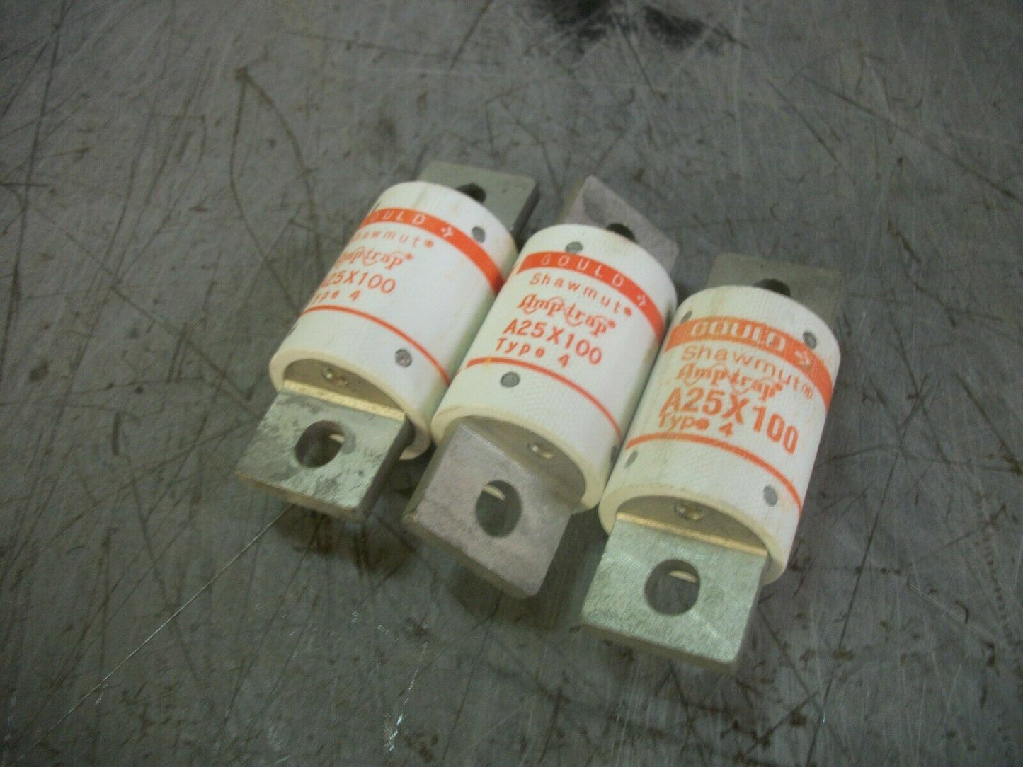 LOT OF 3 GOULD SHAWMUT AMP-TRAP FUSES A25X100 100AMP 250VOLT NOB