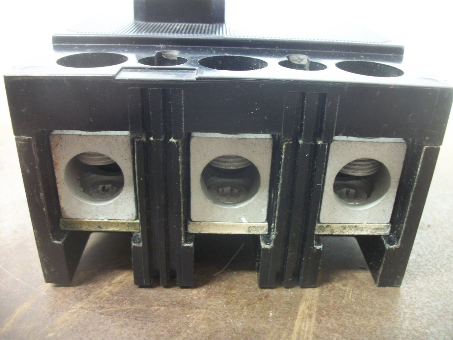 SIEMENS ITE ET QJ3 CIRCUIT BREAKER QJ3S22500S02 225AMP 240VOLT 3POLE W/SHUNT NOB