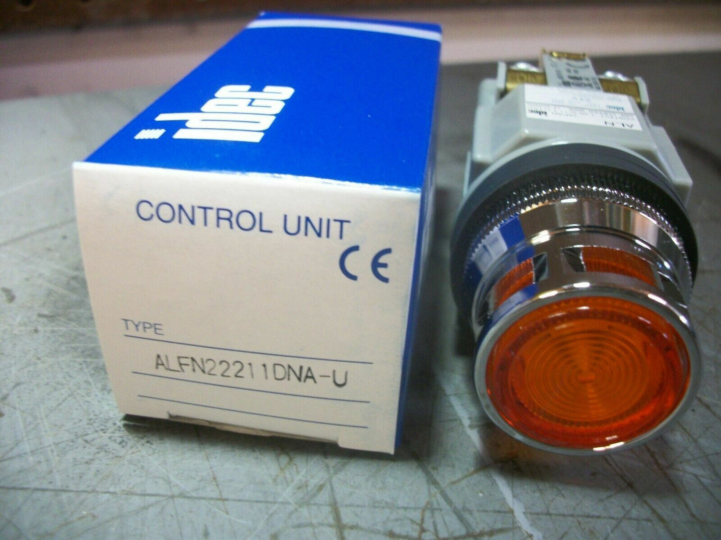 IDEC AMBER ILLUMINATED PUSHBUTTON ALFN22211DNA-U NIB