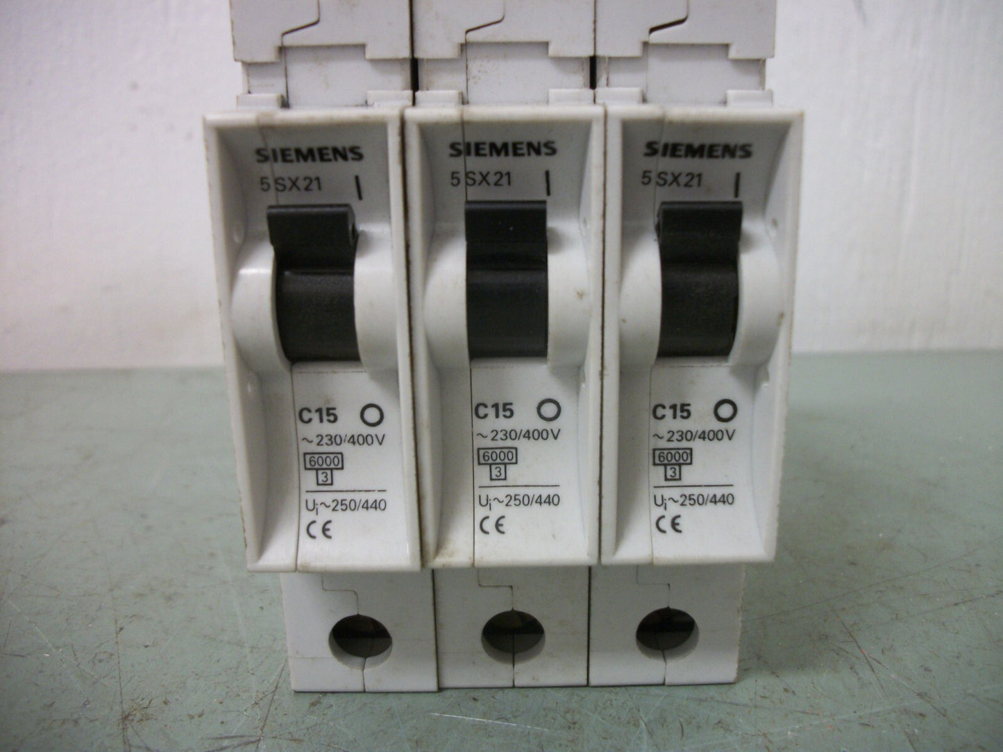 SIEMENS LOT OF 3 MINI CIRCUIT BREAKERS 5SX21C15 15AMP 400VOLT 1POLE