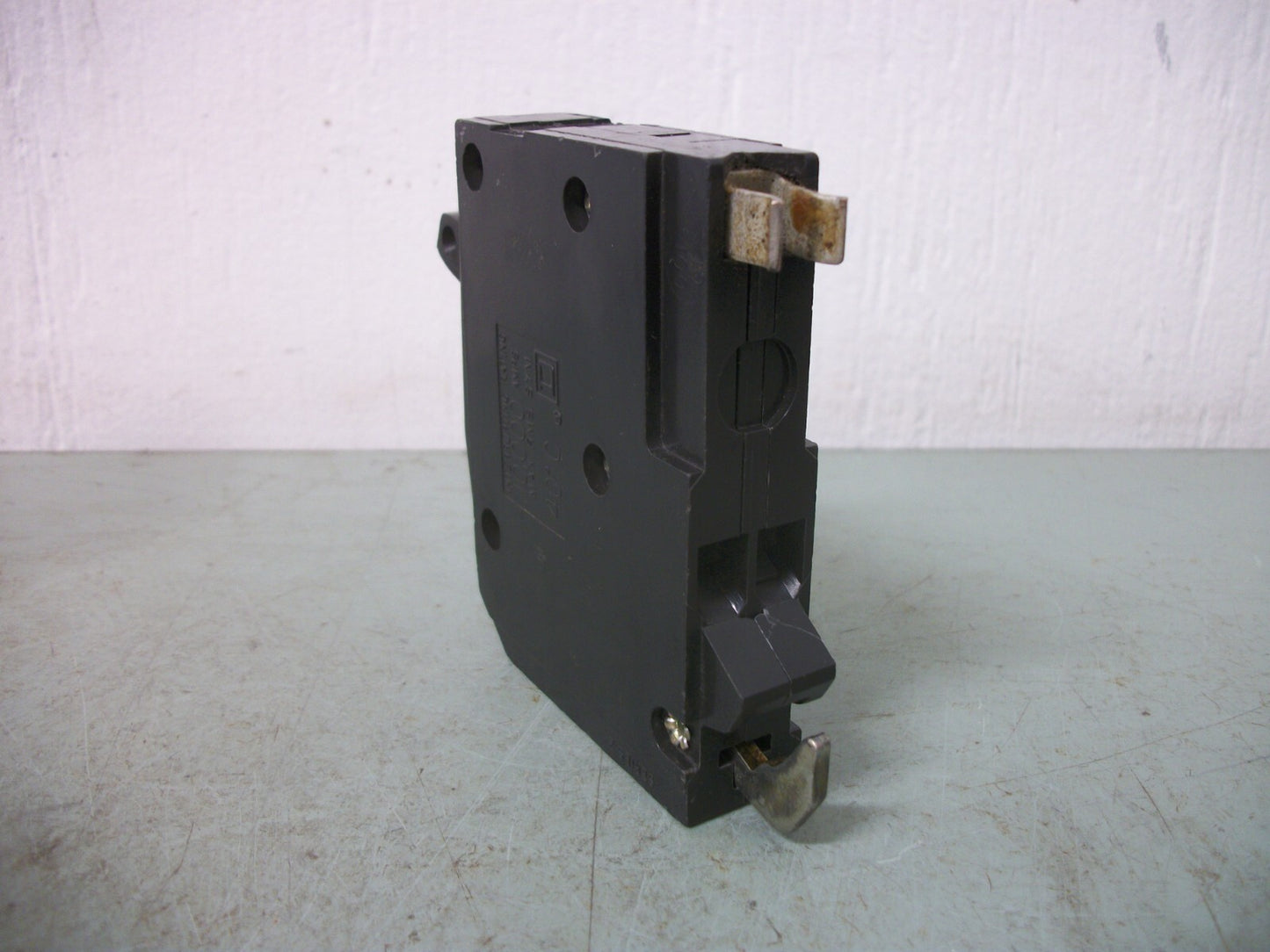SQUARE D QOT TANDEM CIRCUIT BREAKER QOT1515 15AMP 240VOLT 2POLE HOOK NOB