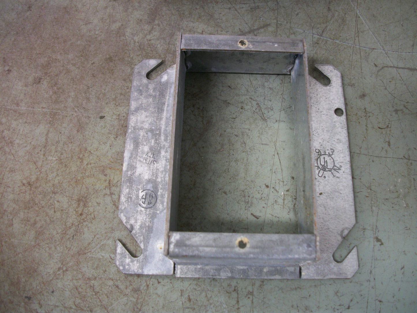 THOMAS & BETTS BOX OF 9 4" SQUARE 1-1/4" HIGH TILE WALL COVERS 52-C-49-1-1/4 NIB