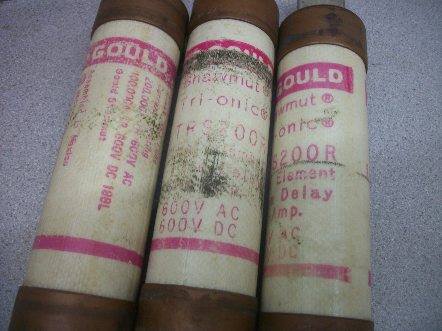 GOULD SHAWMUT LOT OF 3 TRI-ONIC FUSES TRS200R 200AMP 600VOLT