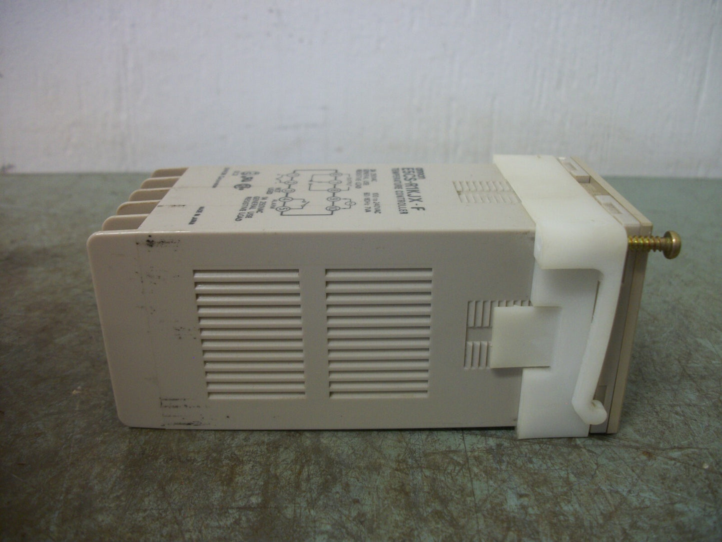 OMRON TEMPERATURE CONTROLLER E5CS-R1KJX-F