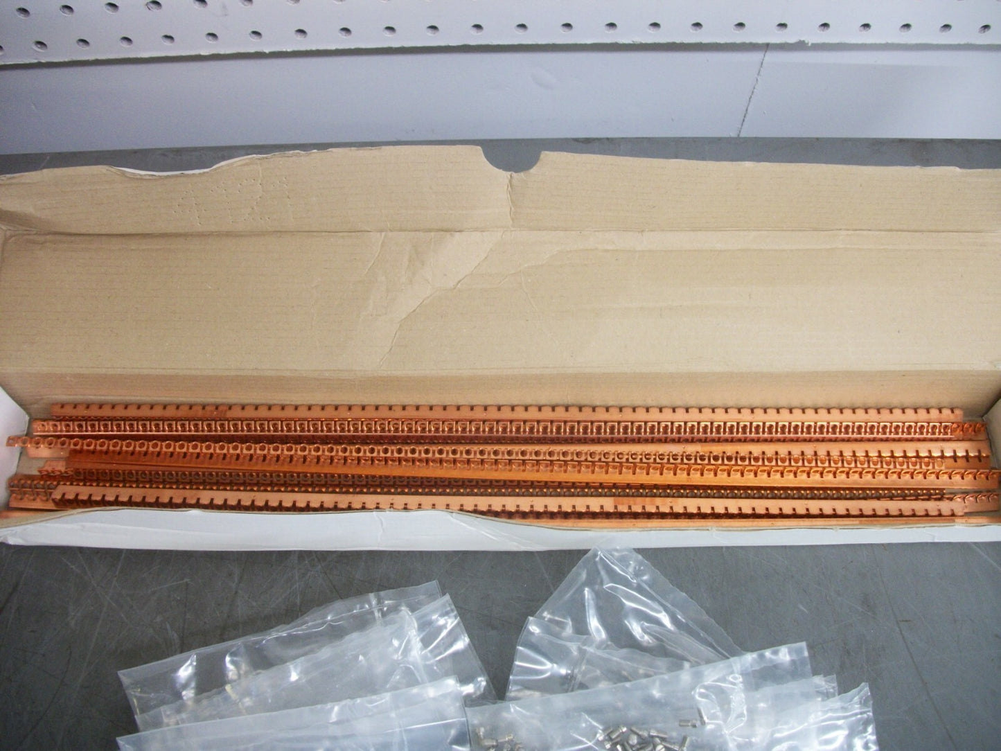 TELEMECANIQUE BOX OF 21 COMMONING LINKS W/SCREWS AB1BE NIB