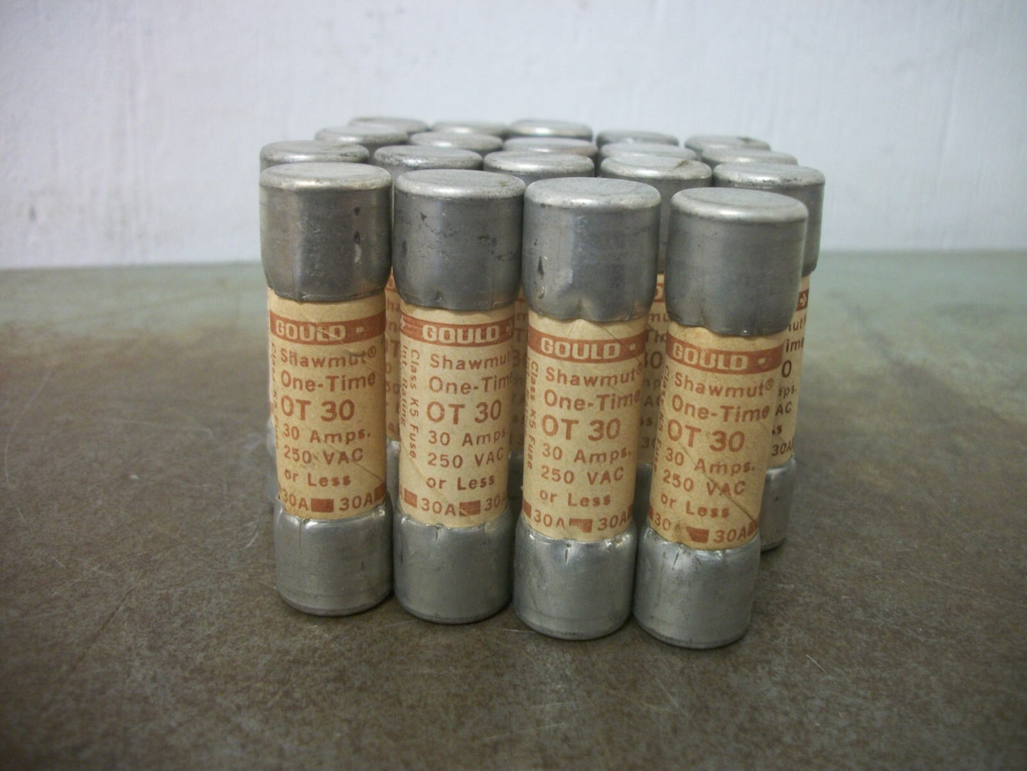GOULD SHAWMUT LOT OF 19 ONE-TIME FUSES OT30 30AMP 250VOLT