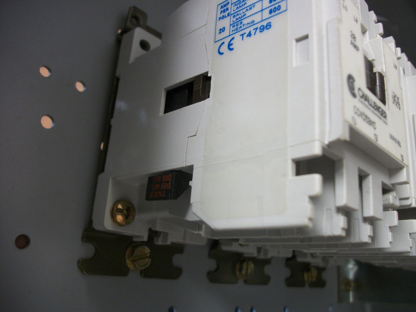 CHALLENGER ENCL 20AMP 9-POLE LIGHTING CONTACTOR CCN35BN3 120VCOIL