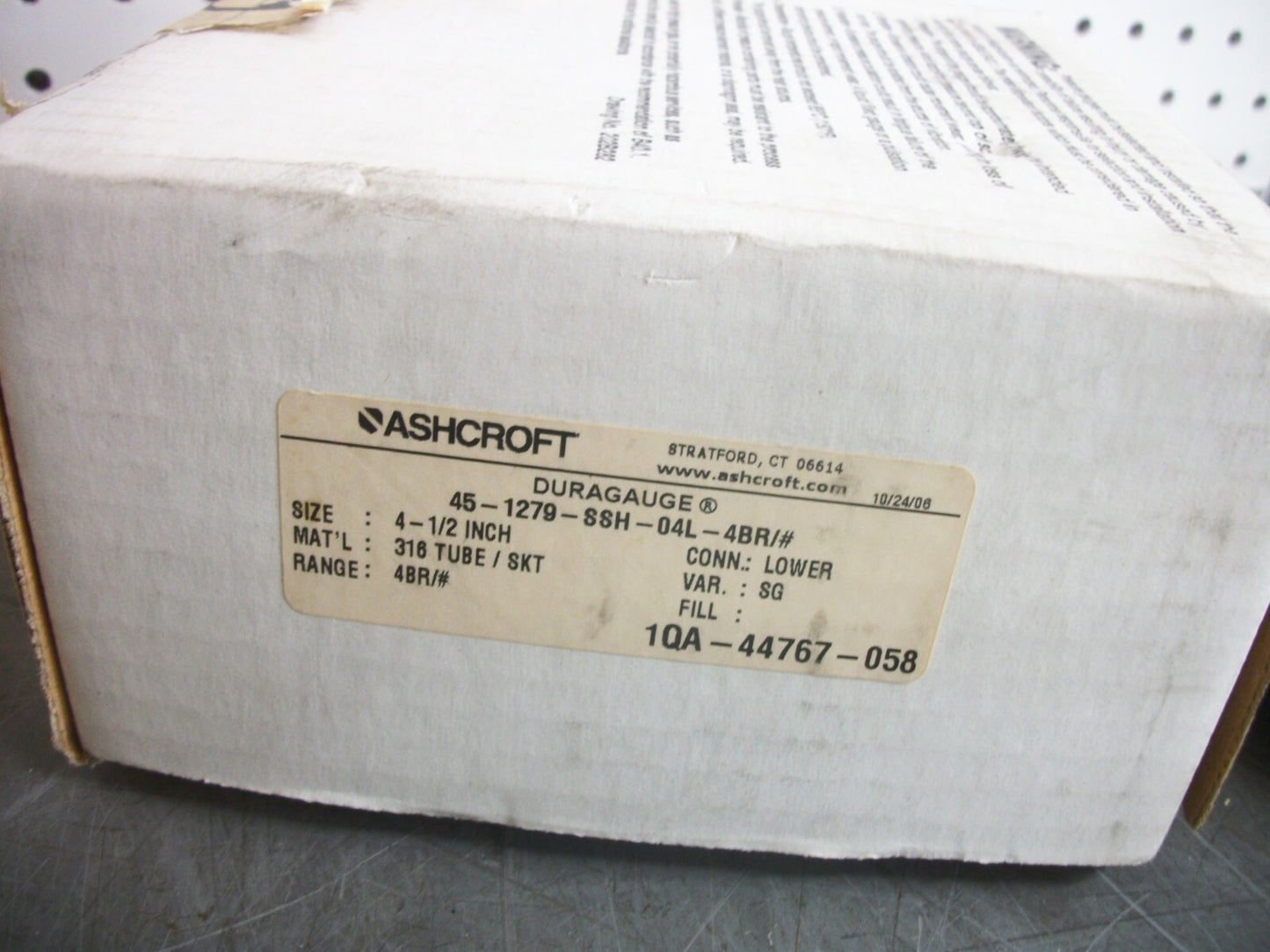 ASHCROFT DURAGAUGE 4.5" 316 TUBE / SKT PRESSURE GAUGE 45-1279-SSH-04L-4BR/# NIB