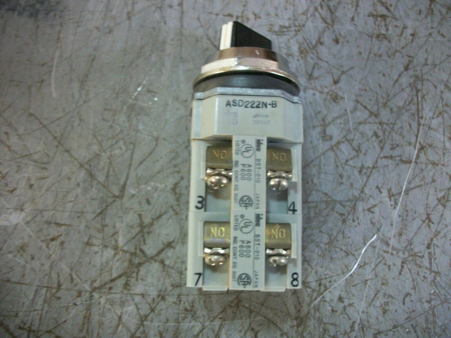 IDEC 2-POSITION SELECTOR SWITCH ASD222N-B 600VOLT