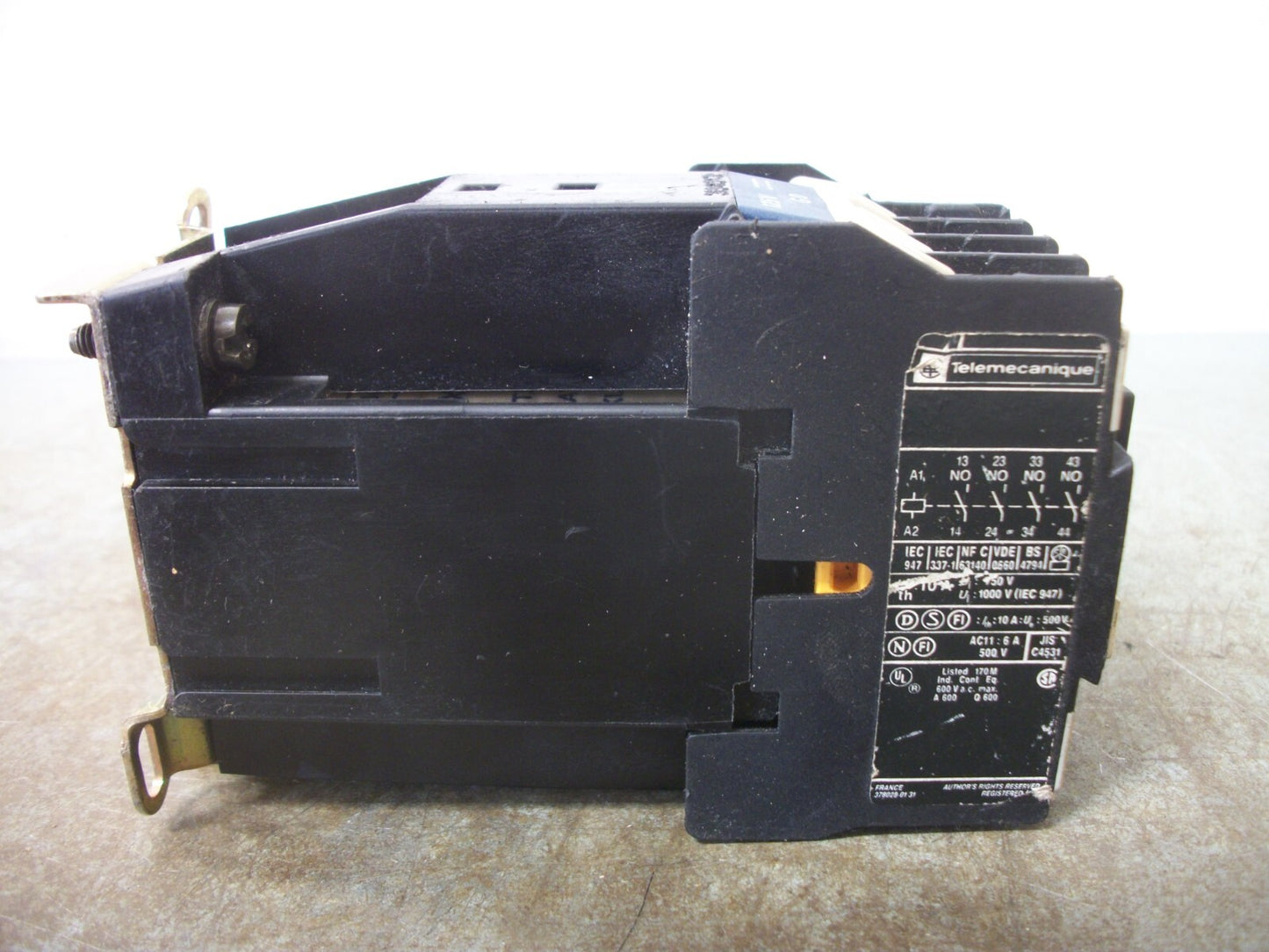 TELEMECANIQUE CONTROL RELAY CA3DN40GD 125VCOIL