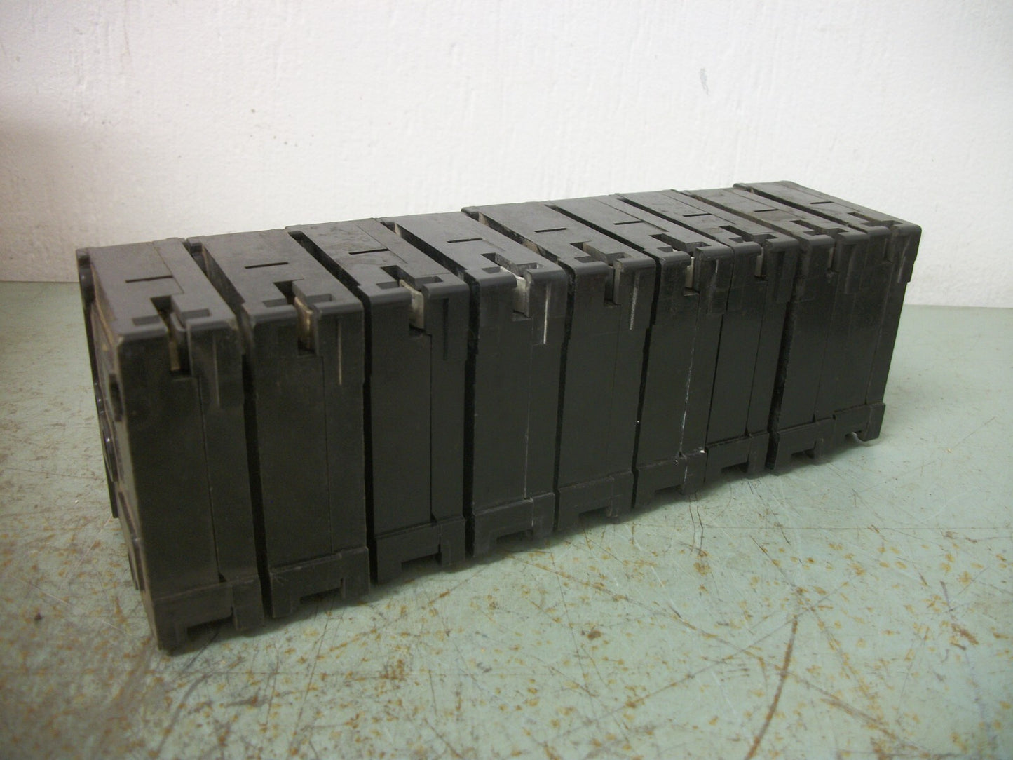 SIEMENS LOT OF 9 EQ-P CIRCUIT BREAKERS QP1B020 20AMP 240VOLT 1POLE