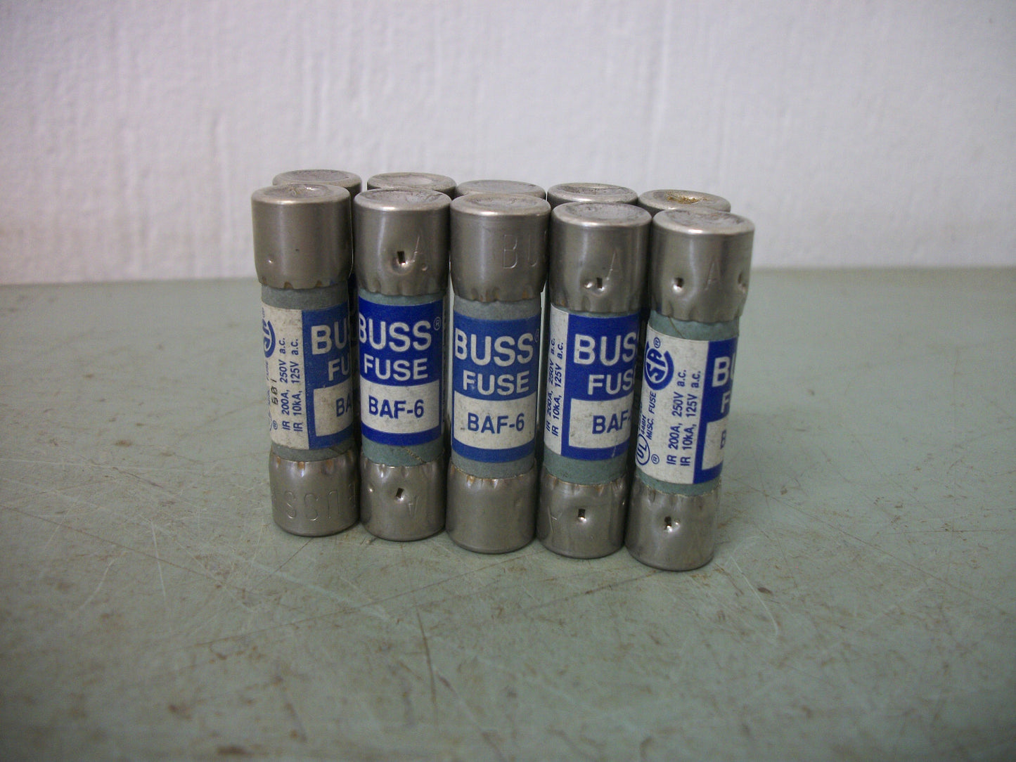 BUSSMANN LOT OF 10 FUSES BAF6 6AMP 250VOLT NOB