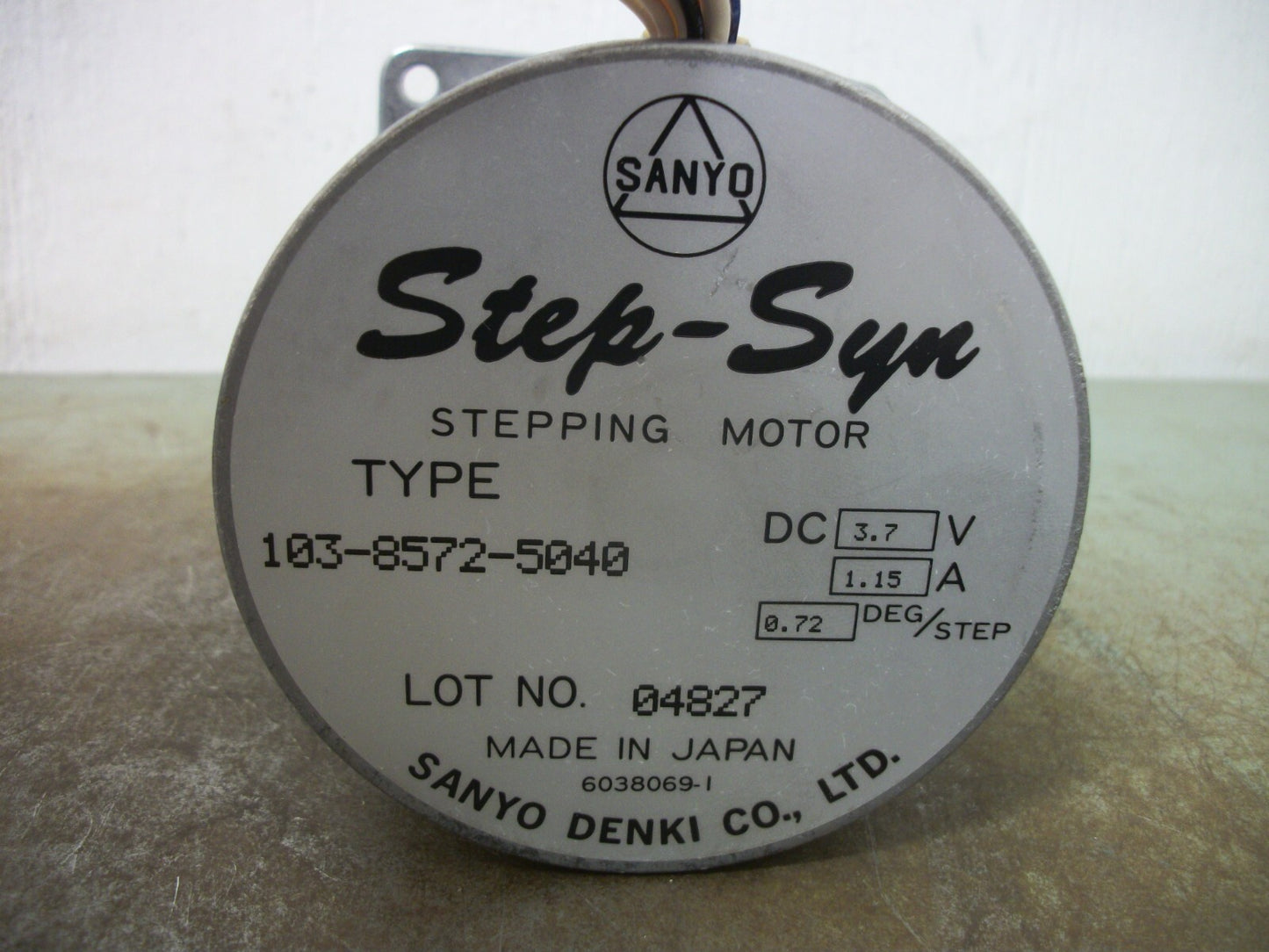 SANYO STEP-SYN STEPPING MOTOR 103-8572-5040 3.7VDC 1.15AMP 0.72 DEG/STEP NOB
