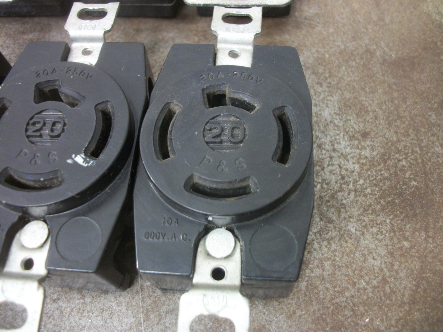 PASS & SEYMOUR LOT OF 10 TURNLOK RECEPTACLES 20AMP 250VOLT 4W