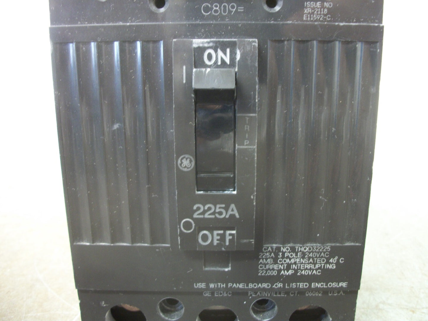 GE THQD CIRCUIT BREAKER THQD32225 225AMP 240VOLT 3POLE