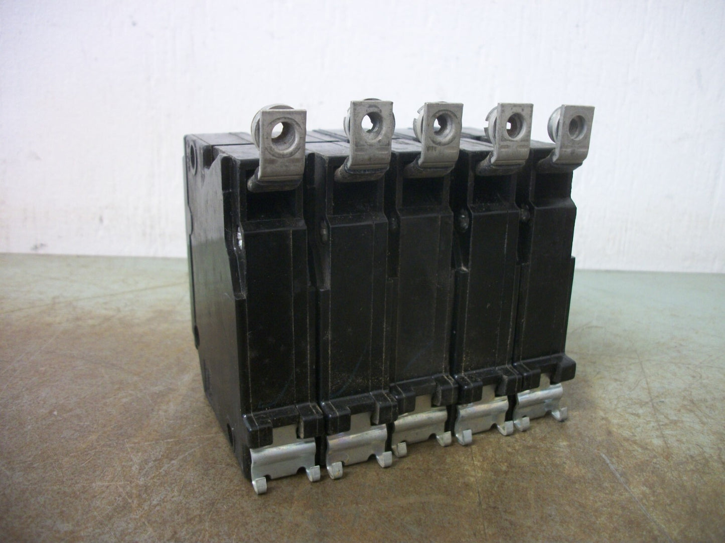 CUTLER-HAMMER LOT OF 5 CHB CIRCUIT BREAKERS CHB120 20AMP 240VOLT 1POLE