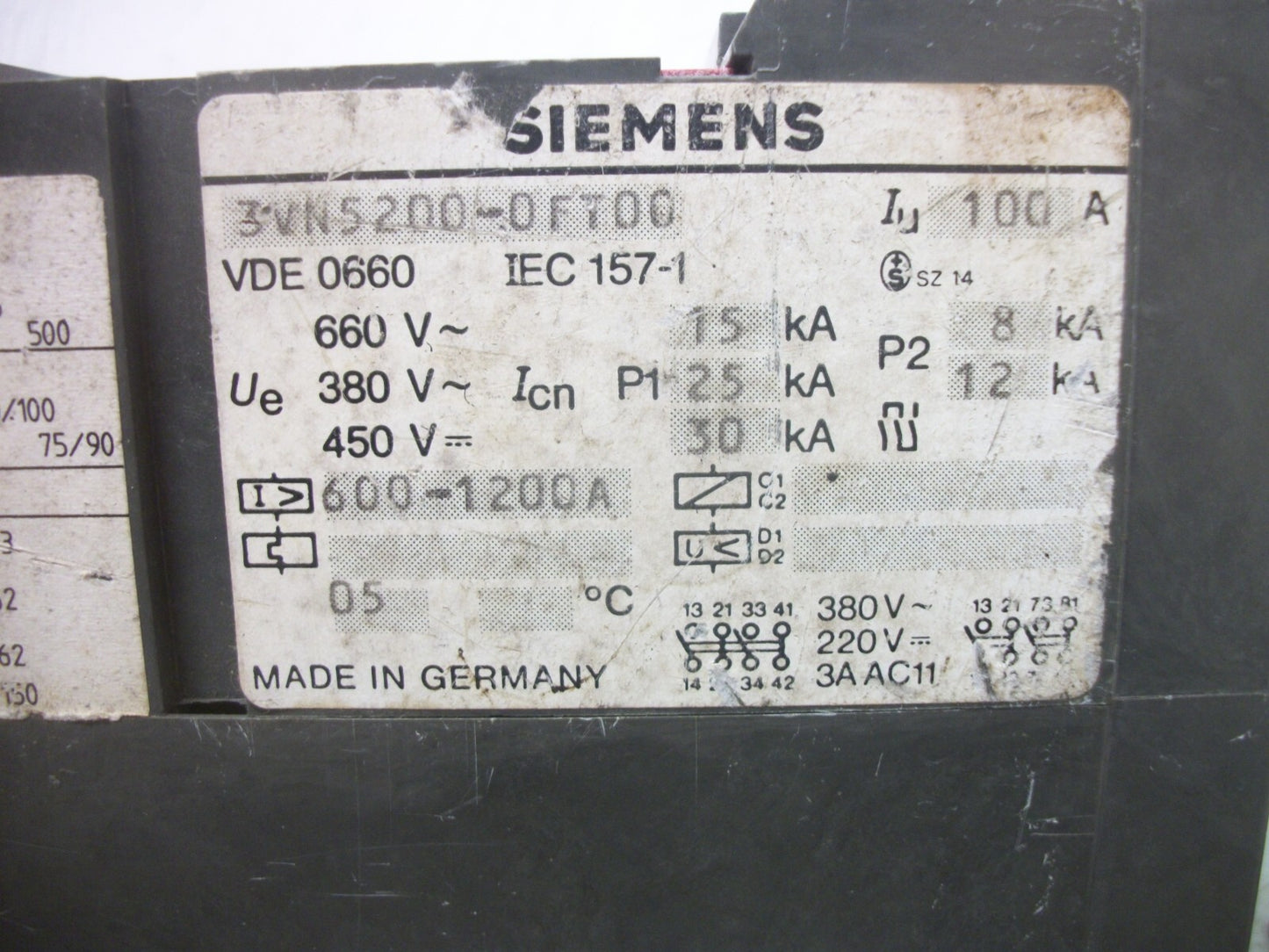 SIEMENS 3VN5 CIRCUIT BREAKER 3VN5200-0FT00 100AMP 660VOLT 3POLE NOB
