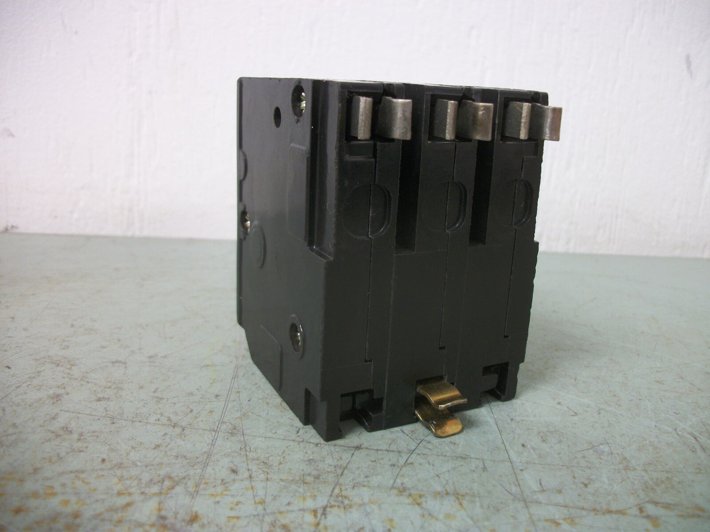 SQUARE D QO CIRCUIT BREAKER QO330 30AMP 240VOLT 3POLE OLD